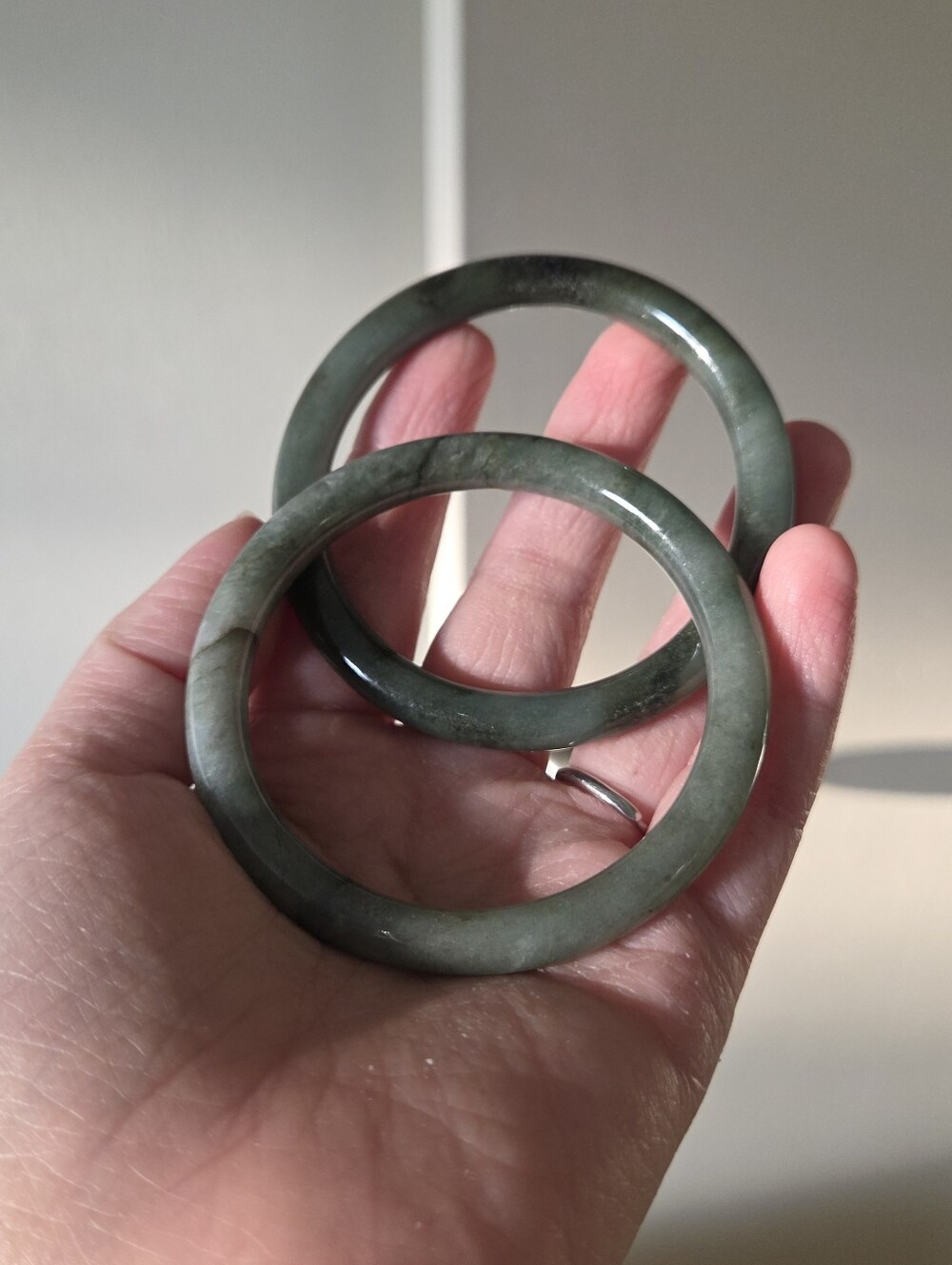 Jade bangle 56-57mm - Picture 3 of 8